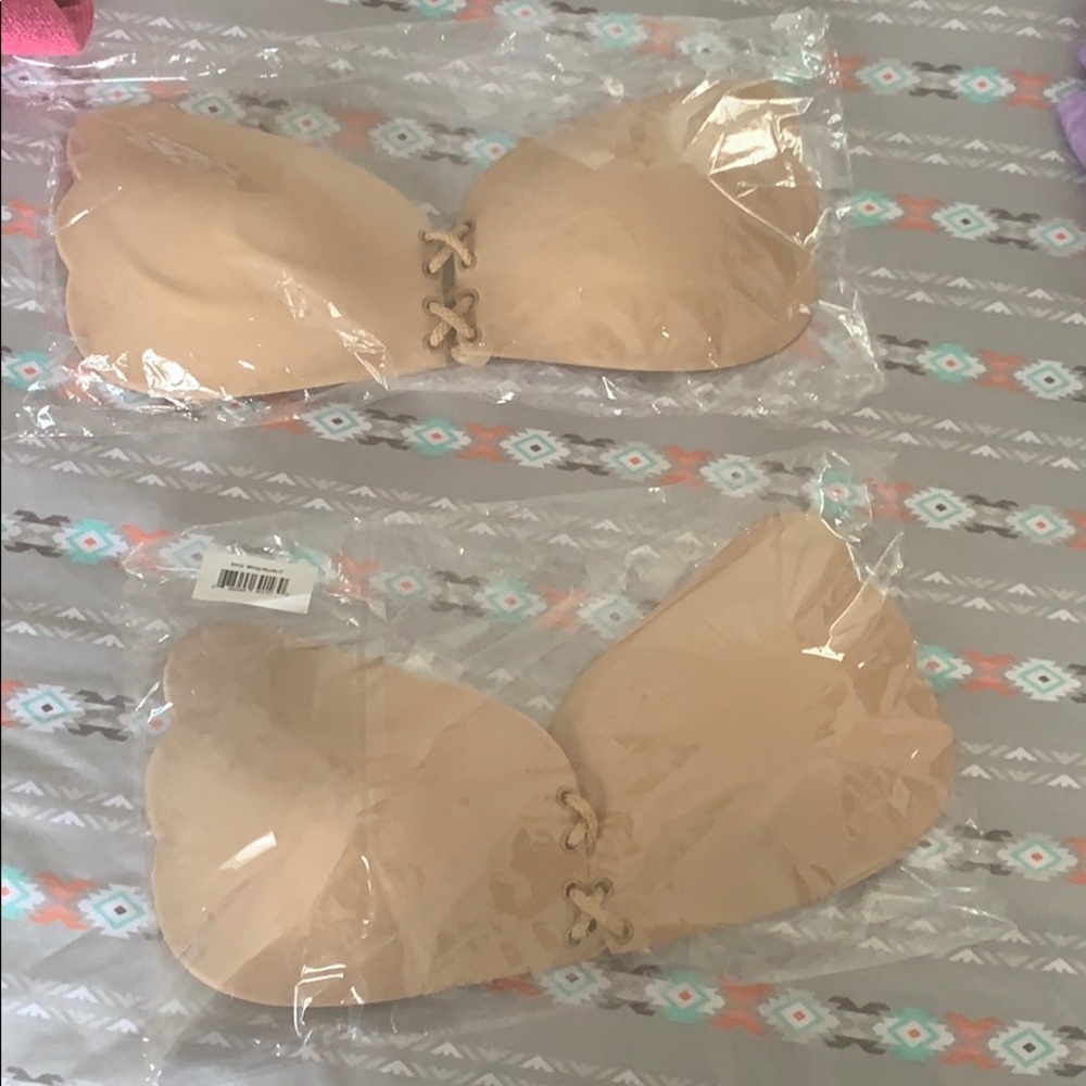 Cleavage couture strong push up bra. (Adhesive)